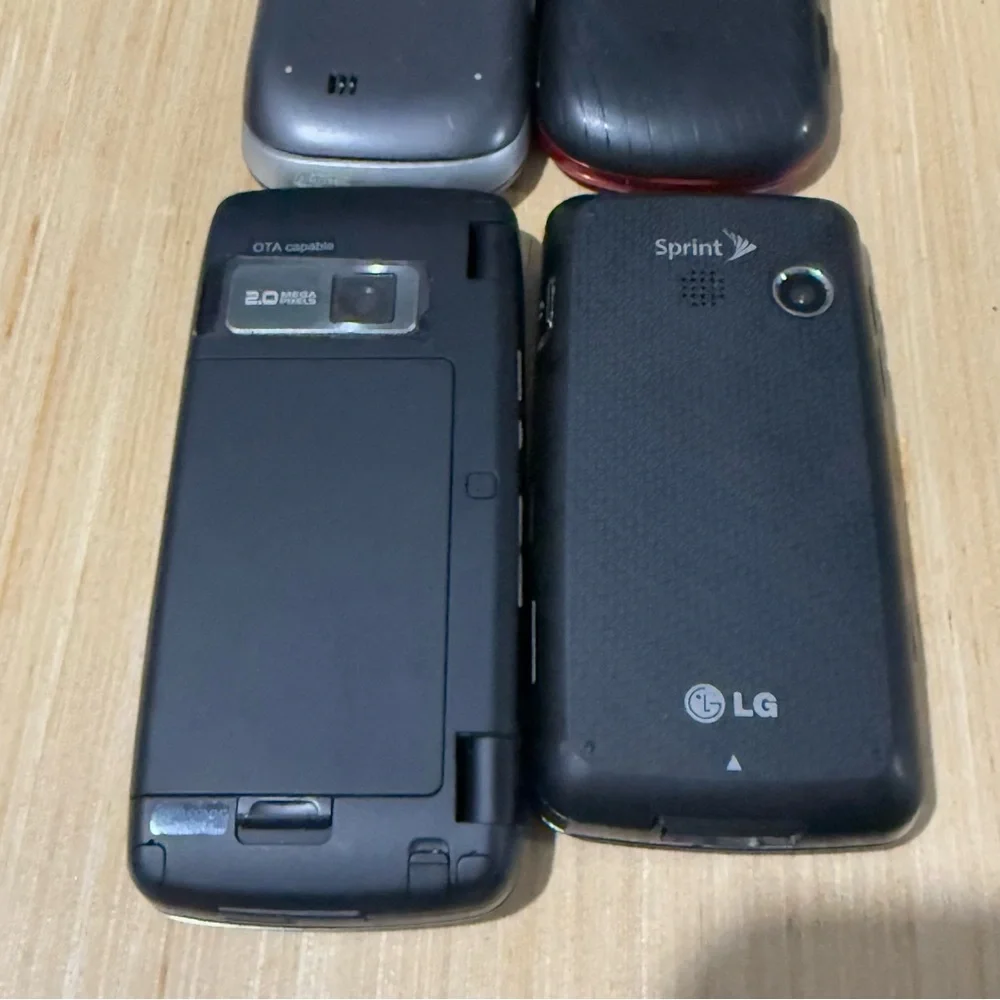 Lot Of 4 Vintage LG Flip Phones “UNTESTED” No Chargers Verizon Sprint,Read Info